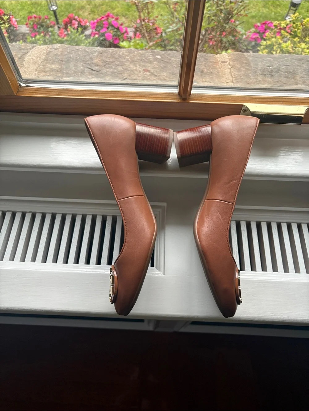 Tory Burch Janey Royal Tan Calf Leather Logo Round-Toe Janey 50 MM Pumps.